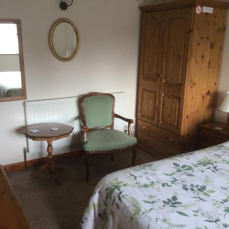 Albertine ,A Warm Welcome Awaits You ,Offering Room Only Or Bed And Breakfast ,Ideal Location For Solent Way ,High Street ,Isle Of Wight ,New Forest Lymington Eksteriør bilde