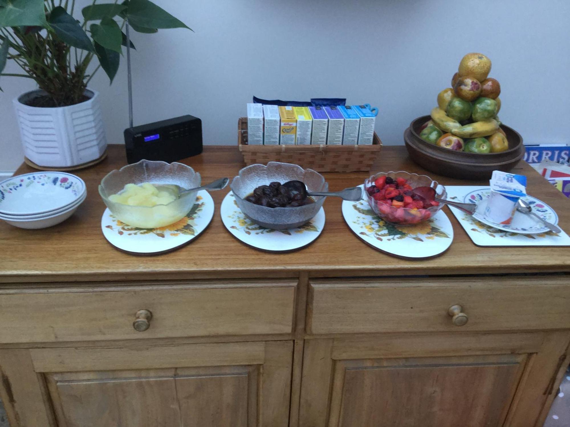 Albertine ,A Warm Welcome Awaits You ,Offering Room Only Or Bed And Breakfast ,Ideal Location For Solent Way ,High Street ,Isle Of Wight ,New Forest Lymington Eksteriør bilde